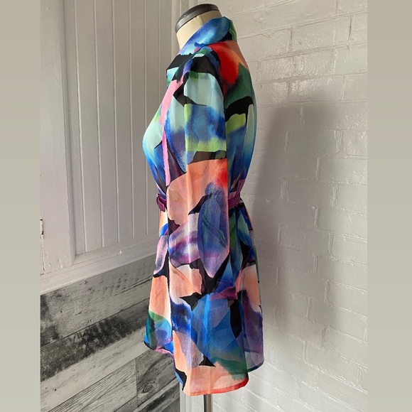 Michael Taylor floral print semi sheer blouse. - Picture 6 of 10